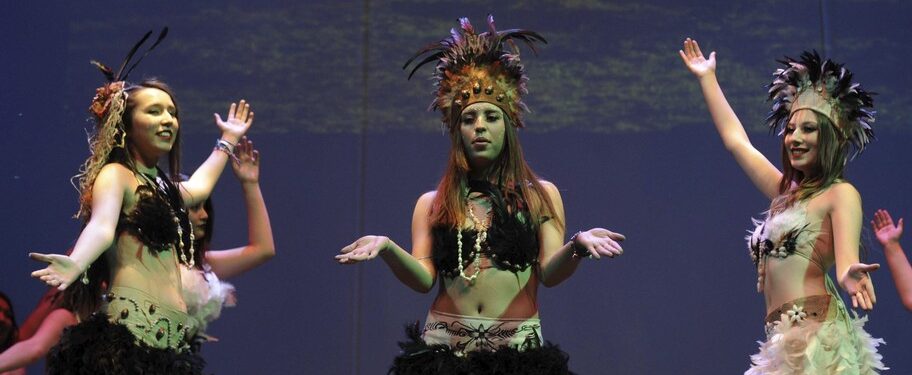 Presentación de la Gala Folklórica del Colegio Superior Cambridge 2017 en el Teatro Universidad de Chile Foto/Victor Ruiz Caballero